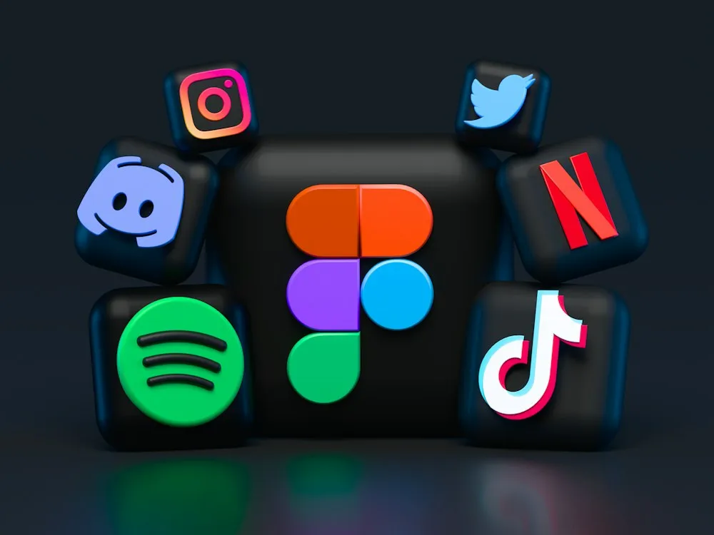 3D icons of Instagram, TikTok, Spotify and Discord apps on a dark background